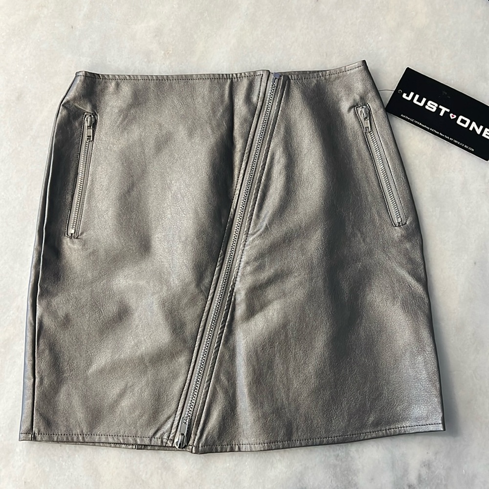 Just -one faux leather Silver skirt large
